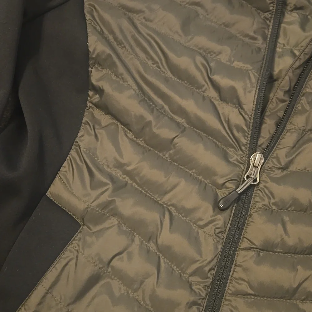 32 Degrees Black and Green Puffer Jacket Lightweight Quilted Design Size Small - Picture 3 of 4
